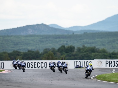 Maxim Repák vybojoval na Yamaha R3 European Cupe v Moste dve víťazstvá