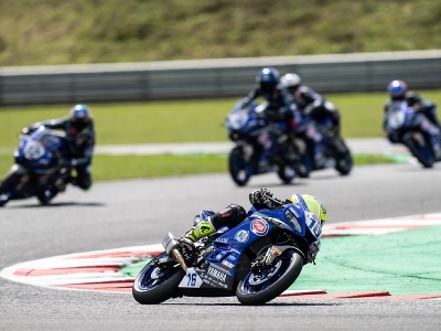 Maxim Repák vybojoval na Yamaha R3 European Cupe v Moste dve víťazstvá