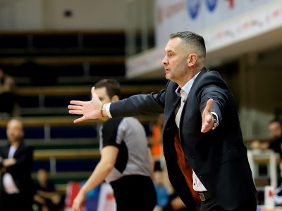 Hlavný tréner MBK Ružomberok Juraj Suja počas zápasu