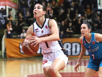 Zľava Kamila Jarošová (Ružomberok)