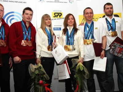 Slovenskí medailisti Martin Makovník, Miroslav Haraus, Natália Šubrtová, Henrieta Farkašová, Jakub Krako, Juraj Medera a Petra Smaržová
