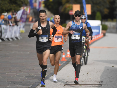 100. ročník Medzinárodného maratónu mieru v Košiciach 1. októbra 2023. Na snímke zľava Marek Hladík (SVK), Matúš Hujsa (SVK) a Milan Janoušek (CZE) v polovici trate