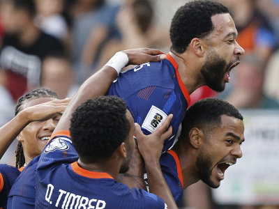 Radujúci sa Memphis Depay