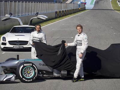 Mercedes predstavil nový monopost W04