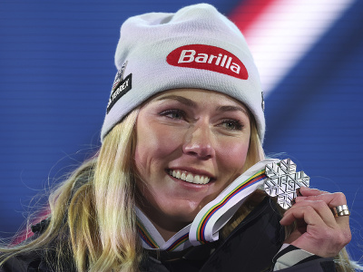 Mikaela Shiffrinová sa raduje zo streibornej medaily za super-G na MS v lyžovaní