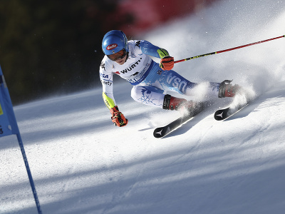 Mikaela Shiffrinová na trati prvého kola obrovského slalomu na MS v lyžovaní