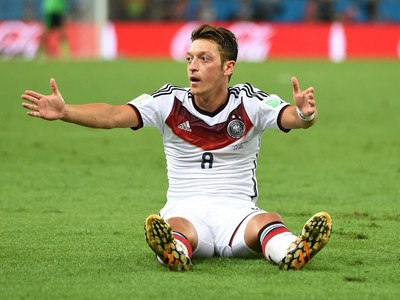 Mesut Özil v drese Nemecka