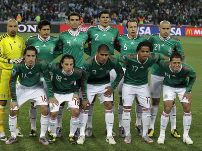 Mexickí futbalisti pred zápasom, 27.6.2010