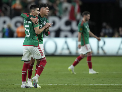 Golové oslavy hráčov Mexika v semifinále Gold Cupu
