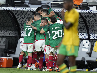 Golové oslavy hráčov Mexika v semifinále Gold Cupu