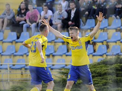 Tomáš Huk (vpravo) z MFK Košice oslavuje gol