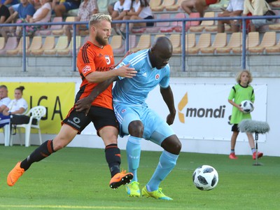 Na snímke zľava Peter Gál-Andrezly (MFK) a Mitch Apau (Slovan)
