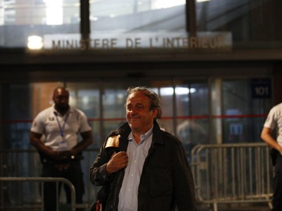 Michela Platiniho prepustili z vyšetrovacej väzby