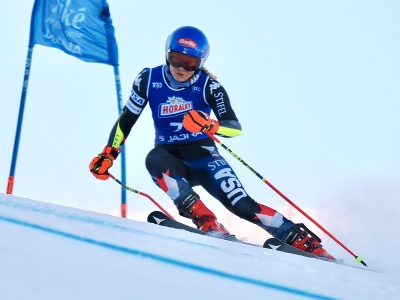 Mikaela Shiffrinová na trati 1. kola obrovského slalomu v Jasnej