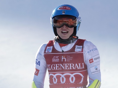Americká lyžiarka Mikaela Shiffrinová reaguje v cieli po 2. kole obrovského slalomu Svetového pohára vo francúzskom stredisku Courchevel