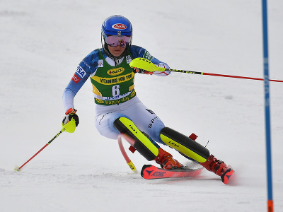 Mikaela Shiffrinová na trati počas 1. kola slalomu v Jasnej