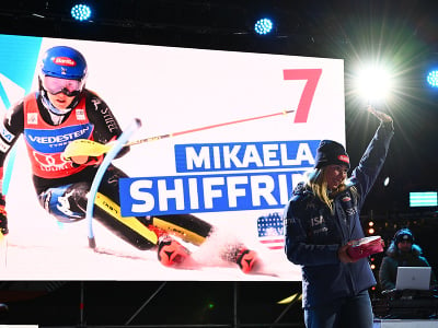 Mikaela Shiffrinová počas verejného žrebovania čísel na preteky obrovského slalomu žien v rámci Svetového pohára v alpskom lyžovaní v lyžiarskom stredisku Jasná