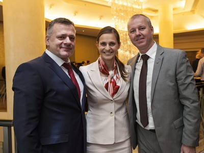 Volebné 51. valné zhromaždenie Slovenského olympijského výboru (VZ SOV) sa uskutočnilo 26. novembra 2016 v Bratislave. Na snímke zľava slovenskí športovci Milan Jagnešák, Danka Barteková a Jozef Gönci. 