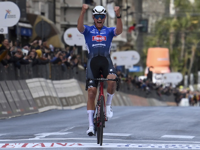 Holandský cyklista Mathieu van der Poel triumfoval na úvodnom monumente sezóny Miláno - San Remo. 