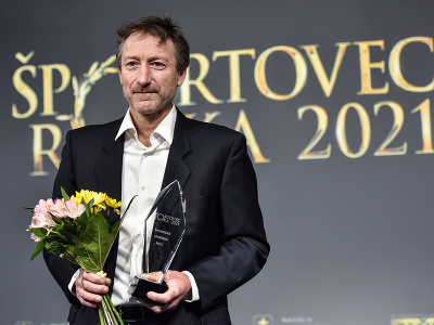 Na snímke bývalý tenista Miloslav Mečíř pózuje počas prevzatia ocenenia Športová legenda