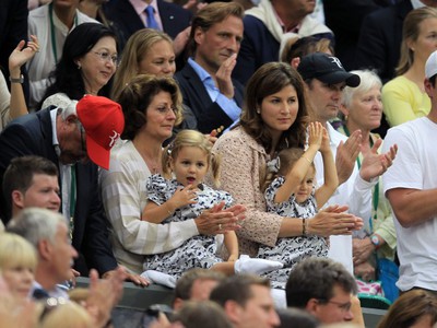 Dvojčatá Myla Rose a Charlene Riva pri mame a babke vo finále Wimbledonu