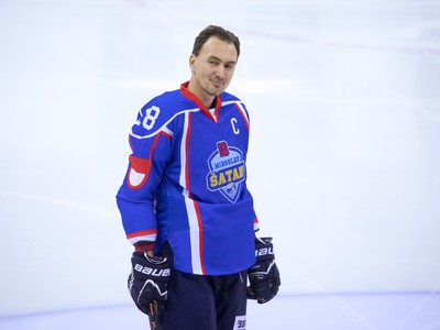 Hokejista Miroslav Šatan počas svojho exhibičného rozlúčkového zápas na Zimnom štadióne Ondreja Nepelu