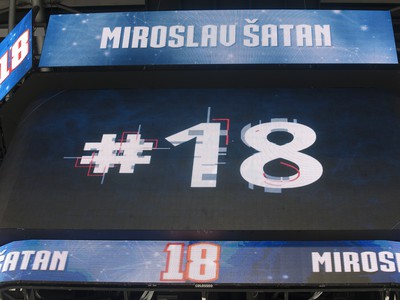 Vedenie HC Slovan Bratislava uctilo Miroslava Šatana. 