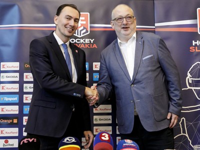 Miroslav Šatan a generálny riaditeľ obchodného reťazca Kaufland Slovenská republika Paul Pauls po podpise predĺženia zmluvy o partnerstve na ďalšie  štyri roky