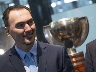 Na snímke člen Siene slávy slovenského hokeja, prezident SZĽH Miroslav Šatan