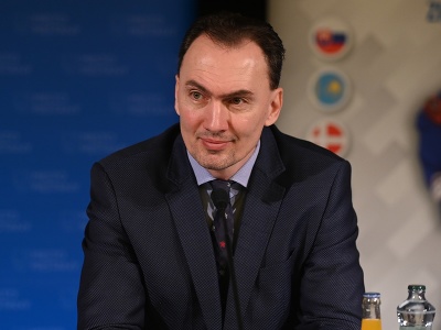 Na snímke prezident Slovenského zväzu ľadového hokeja (SZĽH) Miroslav Šatan počas tlačovej konferencie Organizačného výboru 2022 IIHF Majstrovstiev sveta v ľadovom hokeji hráčov do 18 rokov