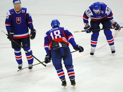 Smutní slovenskí hokejisti po