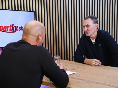 Moderátor Viťo Chrappa a slovenská hokejová legenda Miroslav Šatan v podcaste Šampióni 