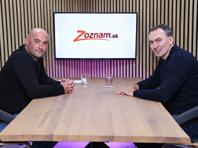 Moderátor Viťo Chrappa a slovenská hokejová legenda Miroslav Šatan v podcaste Šampióni 