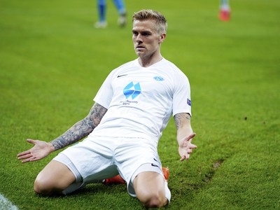 Na snímke stredopoliar Molde Eirik Andersen oslavuje svoj gól 
