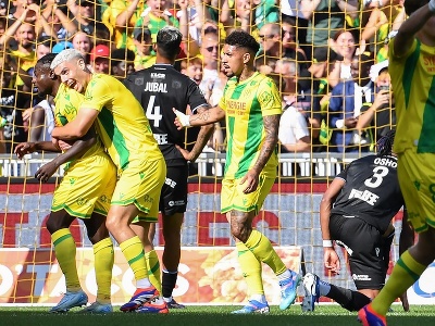 Moses Simon (vľavo) a