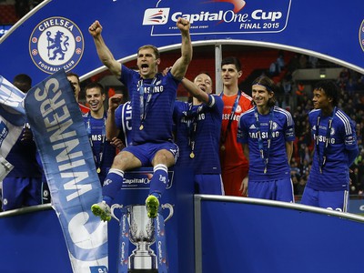 Chelsea oslavuje zisk prvej tohtosezónnej trofeje