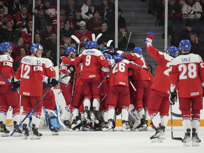 Radosť českých hokejisotv po víťazstve nad Kanadou