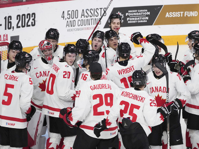 Víťazná radosť hráčov Kanady