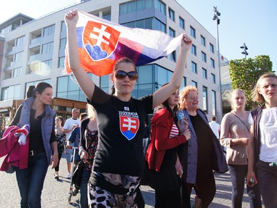 Fanúšikovia Slovenska počas semifinále na námestí v Bratislave