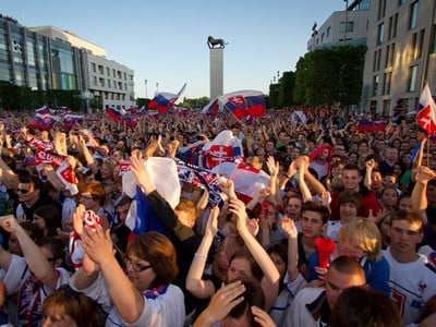 Fanúšikovia na námestí v Bratislave