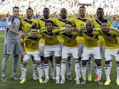 Nastúpení hráči Kolumbie pred začiatkom zápasu s Japonskom