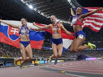 Emma Zapletalová, Femke Bolová