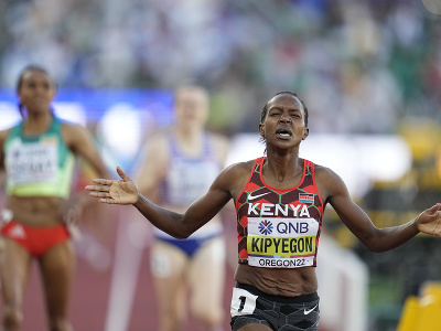 Keňanka Faith Kipyegonová vyhráva ženskú tisícpäťstovku