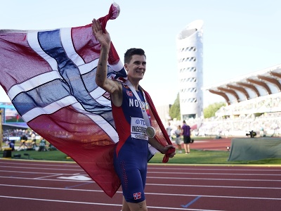 Nórsky atlét Jakob Ingebrigtsen sa stal majstrom sveta v behu na 5000 m
