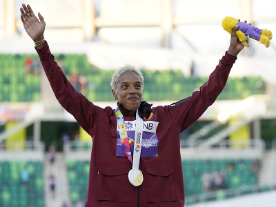 Venezuelská atlétka Yulimar Rojasová oslavuje zlatú medailu na MS