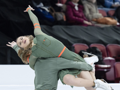 Slovenskí krasokorčuliari Anna Šimová a Kirill Aksenov nepostúpili na MS v kanadskom Montreale do sobotných voľných tancov. 