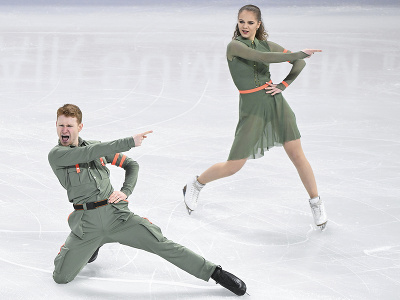 Slovenskí krasokorčuliari Anna Šimová a Kirill Aksenov nepostúpili na MS v kanadskom Montreale do sobotných voľných tancov. 