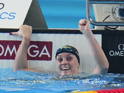 Holandská plavkyňa Marrit Steenbergenová oslavuje po tom, ako získala zlatú medailu