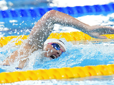 Plavkyňa z Hongkongu Siobhan Haugheyová preteká vo finále na 200 m voľným spôsobom na MS v plaveckých športoch v katarskom meste Dauhá