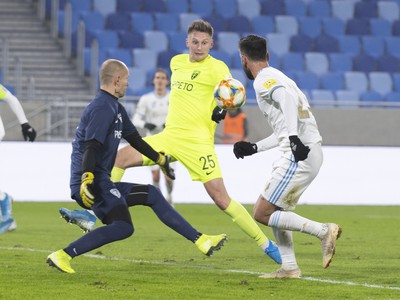 Villar Nono strieľa gól v osemfinálovom zápase Slovnaft Cupu